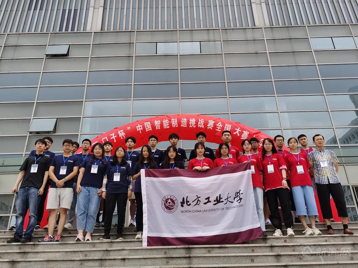 bat365学生在第十五届教育部“西门子杯”中国智能制造挑战赛中获佳绩(初赛合影).jpg bat365学生在第十五届教育部“西门子杯”中国智能制造挑战赛中获佳绩(初赛合影).jpg