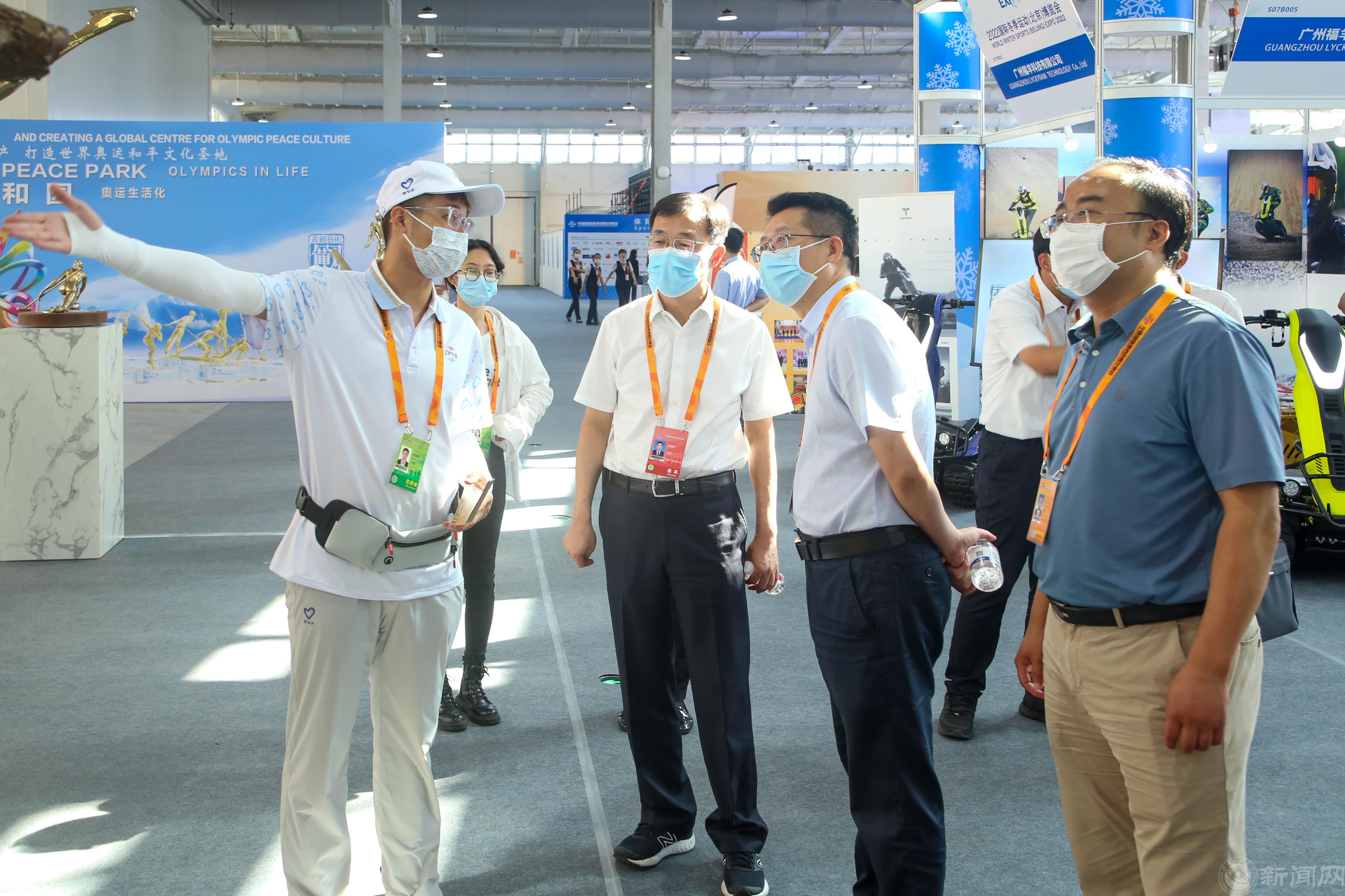 校领导慰问服贸会志愿者_20220902134824.jpg 校领导慰问服贸会志愿者_20220902134824.jpg