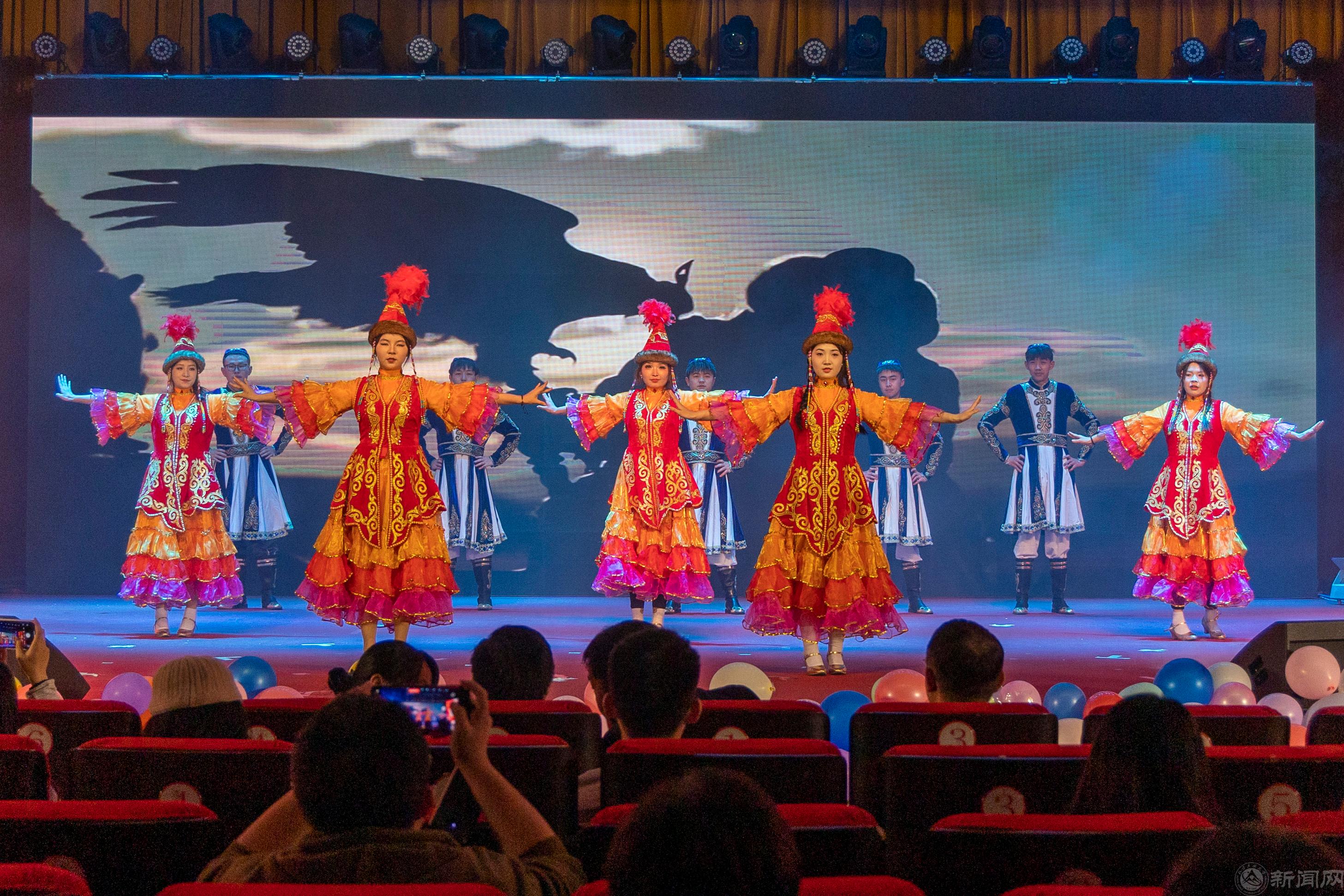 16.民族舞串烧(1).JPG 16.民族舞串烧(1).JPG